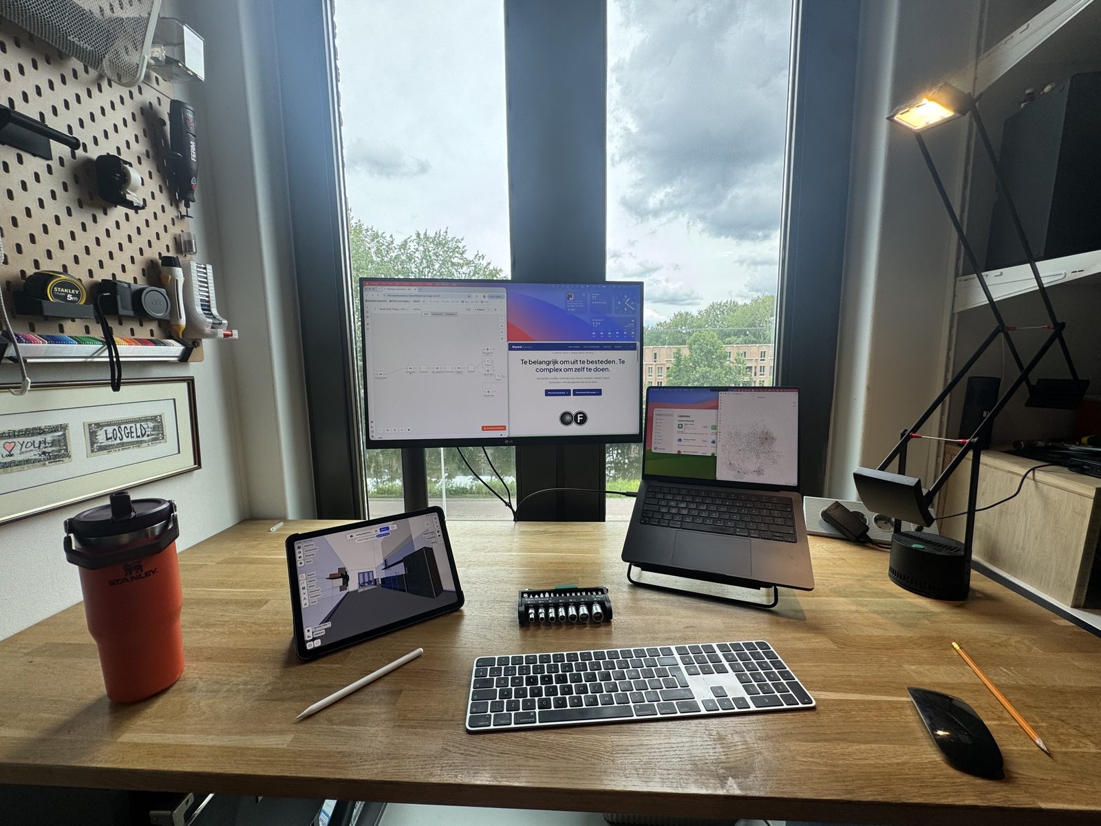 Het command center — waar de stack draait