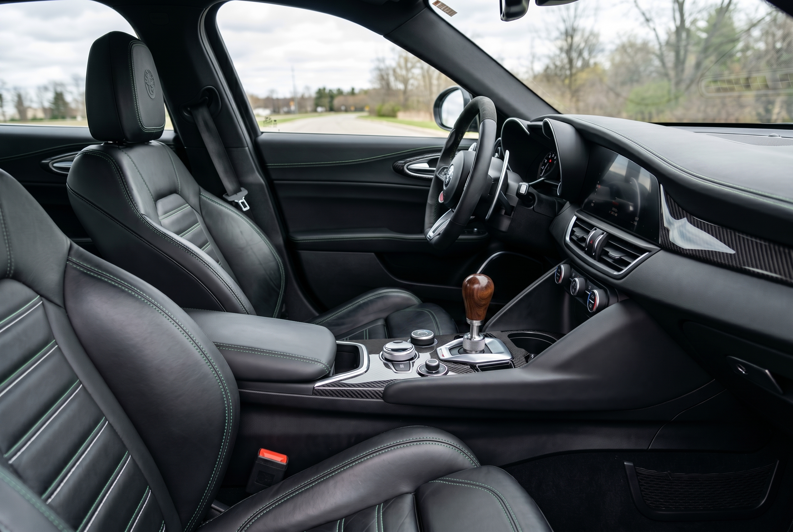Alfa Giulia met houten tribute shifter